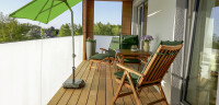 25 x 142 mm Accoya® La Bella-Protect Teak COMFORT Terrassendielen, Oberfläche: Teak, Clip-Nut mit Labella-4 mm Clip oder ROG-Clip, glatt gehobelt Kanten gerundet, unbehandelt, (DK1) 50 Jahre Garantie, Längen: 240-270 cm (Abrechnung nach Lfm.)